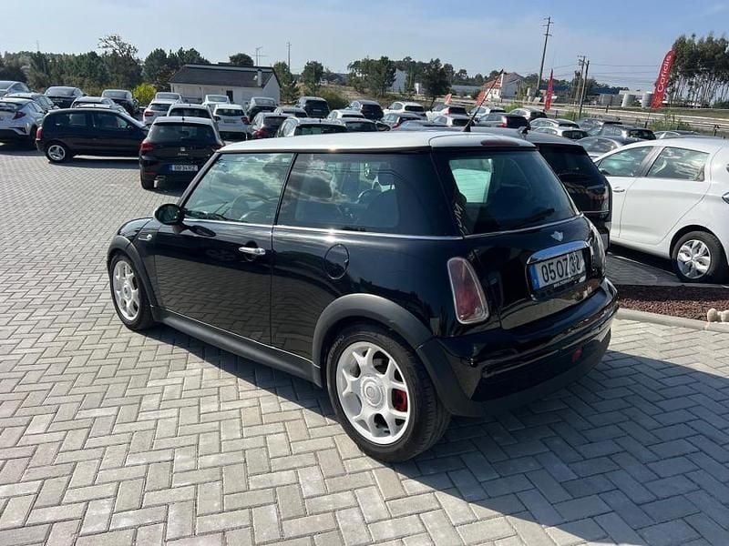 Preto Usado 2004 Mini One D Citadino | € 5.500 - Imagem 1/4