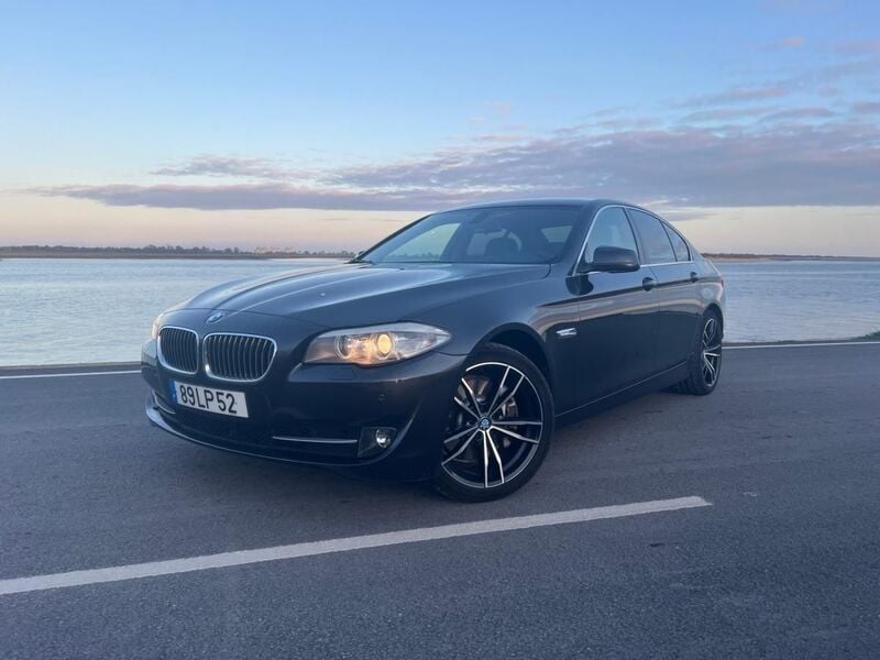 Cinza Usado 2011 BMW 530 Sedan | € 18.000 (Preço justo) - Imagem 1/4