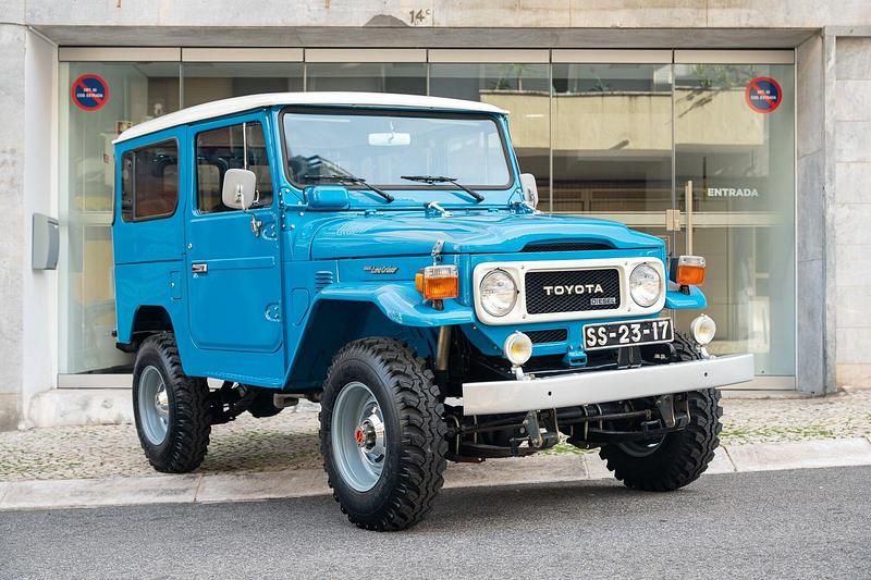 Usado Toyota Land Cruiser 76 HP (55 kW) 1980 Azul SUV