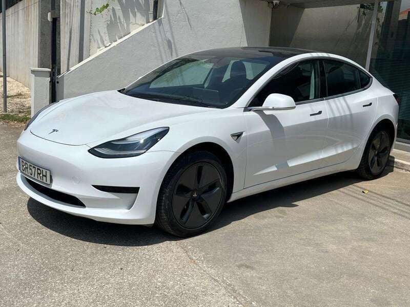 Branco Usado 2019 Tesla Model 3 Sedan | € 23.400 (Preço justo) - Imagem 1/4