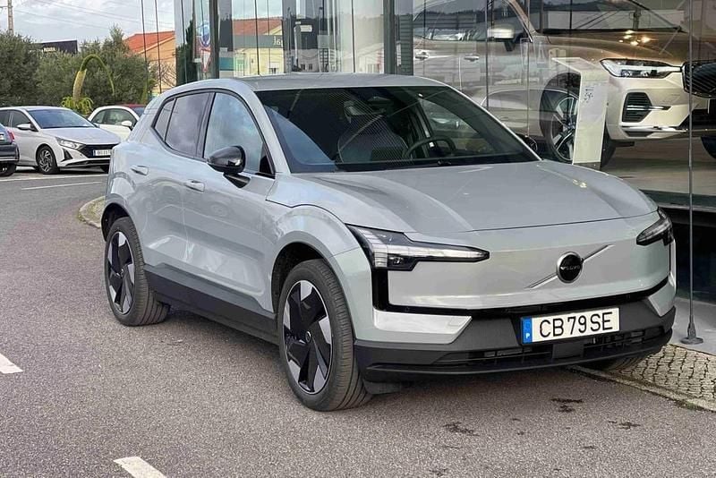Cinzento Novo 2026 Volvo EX30 Plus SUV | € 42.499 - Imagem 1/4