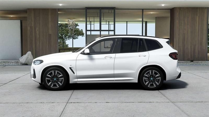 Usado BMW iX3 M Sport 209 kW (285 HP) 2023 Branco mineral metalizada SUV