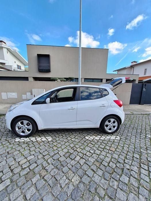 Usado 2010 Kia Venga Citadino | € 5.400 - Imagem 1/4