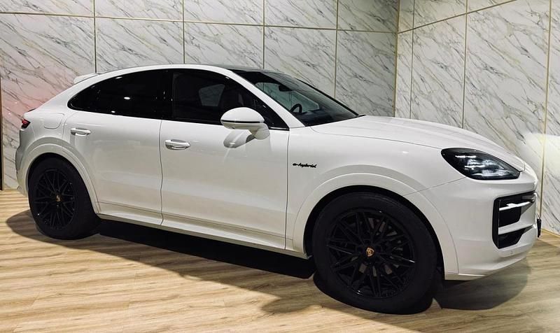 Usado Porsche Cayenne 470 HP (345 kW) 2024 Branco SUV