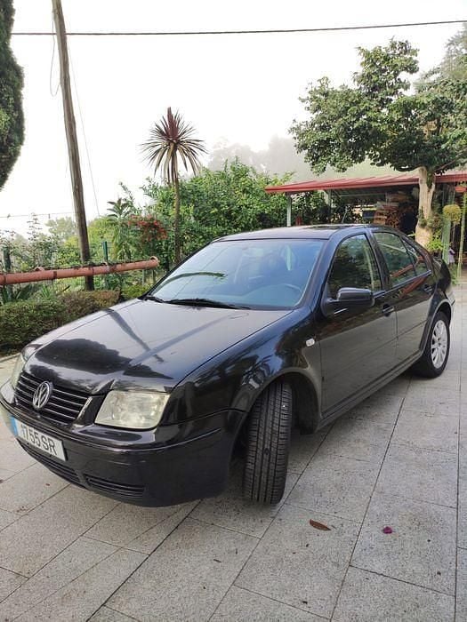 Usado 2001 VW Bora Sedan | € 1.800 - Imagem 1/4