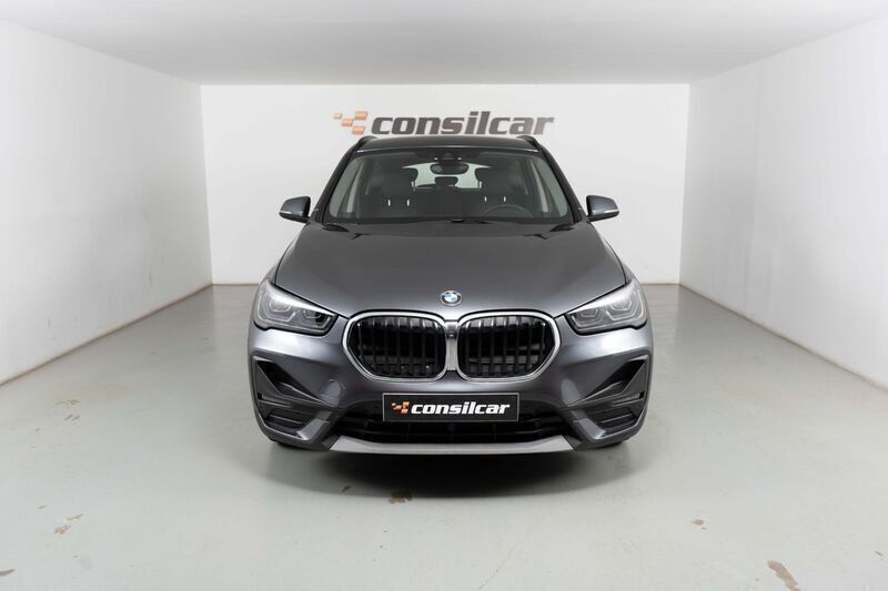 Cinza Usado 2021 BMW X1 SUV | € 25.890 - Imagem 1/4