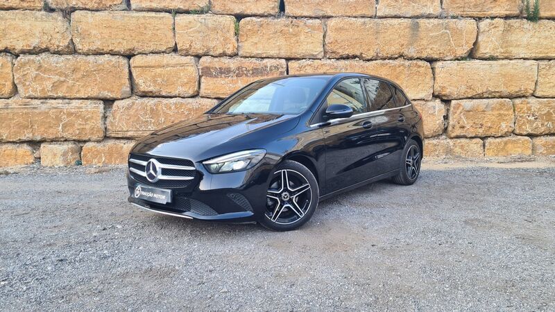 Preto Usado 2019 Mercedes B180 Style Monovolume | € 22.750 (Preço justo) - Imagem 1/4