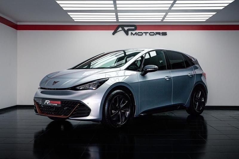 Cinzento Usado 2023 Cupra Born Citadino | € 27.990 (Preço justo) - Imagem 1/4
