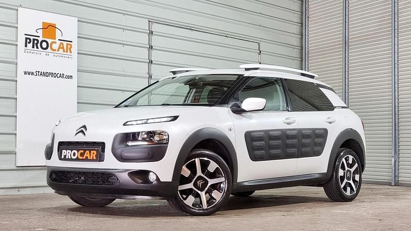 Branco Usado 2017 Citroën C4 PureTech | € 12.250 (Preço justo) - Imagem 1/4