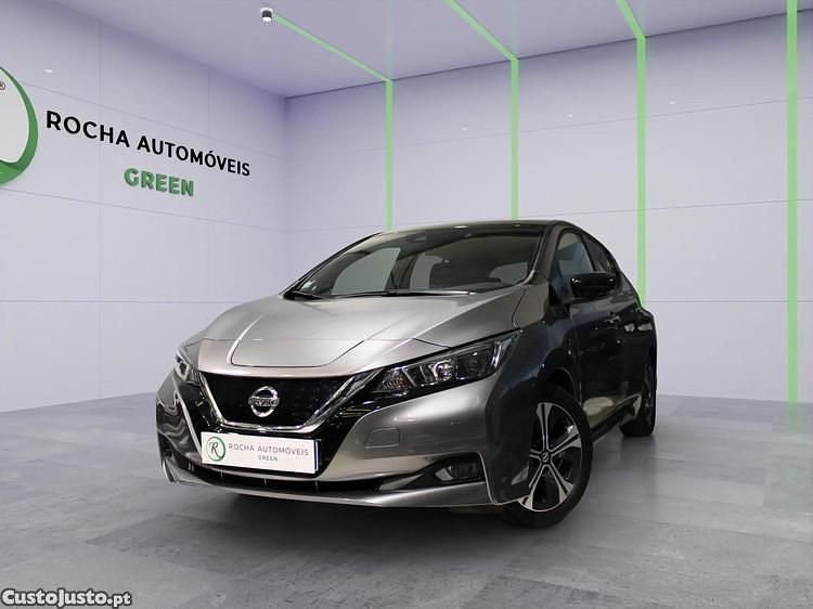 Usado Nissan Leaf Tekna 110 kW (150 HP) 2021 Cinza Citadino