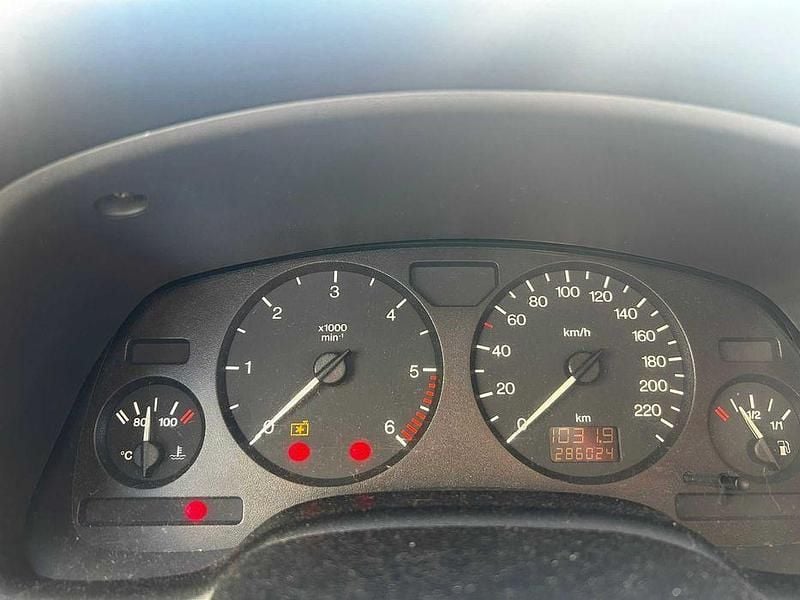 Usado Opel Astra Club 75 HP (55 kW) 2001 Sedan