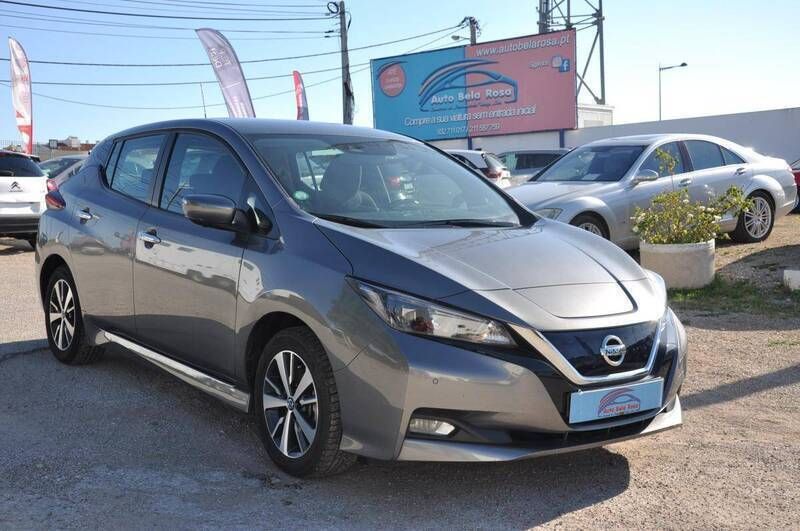 Cinzento Usado 2021 Nissan Leaf Acenta Citadino | € 18.950 (Preço justo) - Imagem 1/4