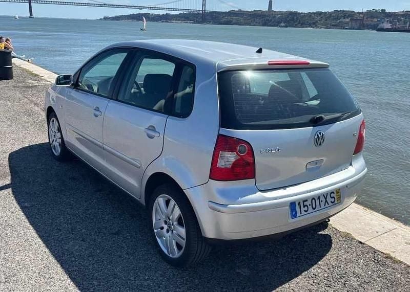 Usado VW Polo 65 HP (47 kW) 2004 Cinzento Citadino