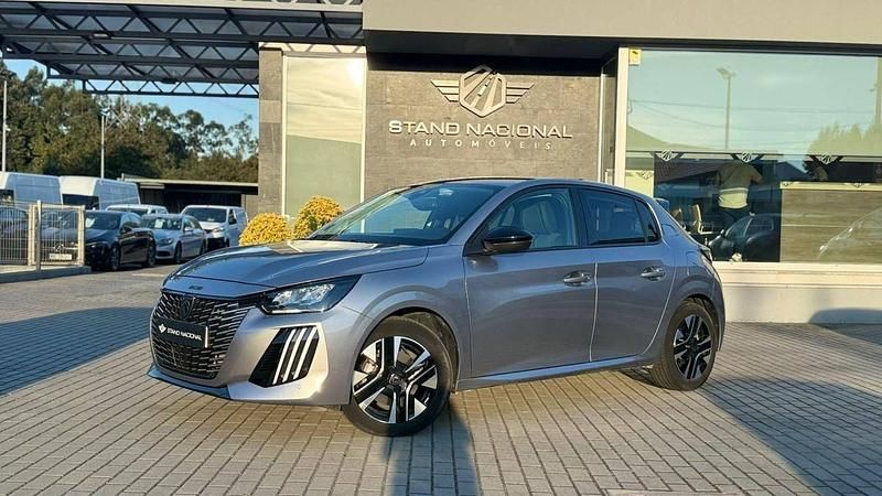 Cinza Usado 2024 Peugeot 208 Allure Citadino | € 21.500 - Imagem 1/4