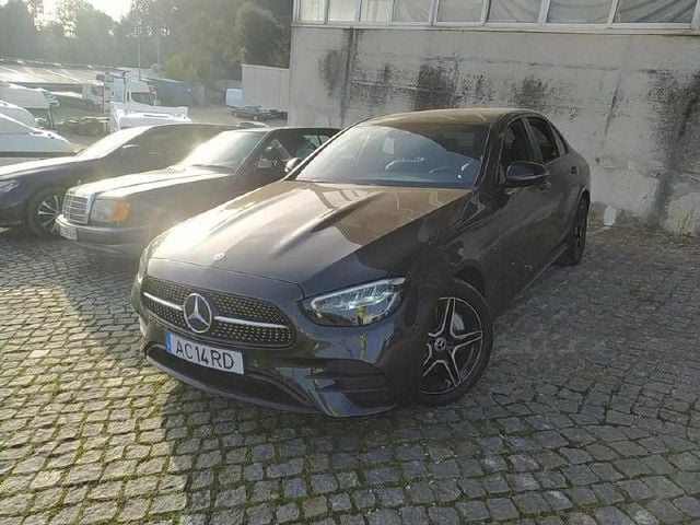 Usado Mercedes E300 306 HP (225 kW) 2021 Cinzento graphite
