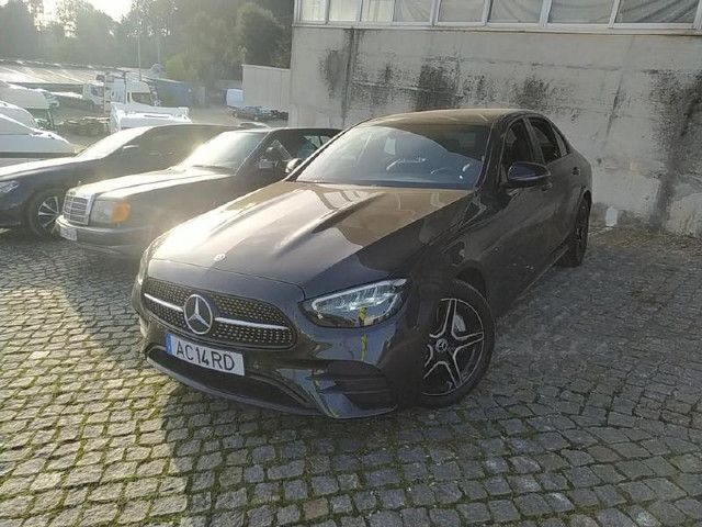 Cinzento graphite Usado 2021 Mercedes E300 | € 64.750 - Imagem 1/4