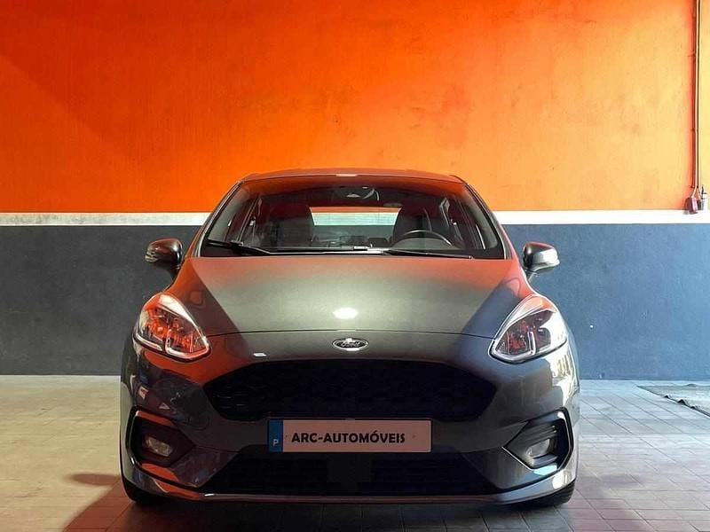 Usado Ford Fiesta 100 HP (73 kW) 2018 Cinzento Citadino