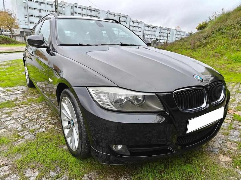 Usado BMW 320 177 HP (130 kW) 2009 Preto Carrinha