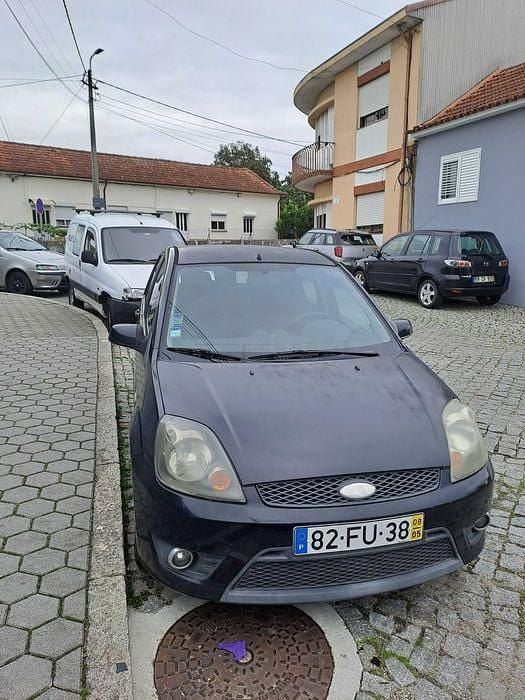 Usado 2008 Ford Fiesta Sedan | € 1.800 - Imagem 1/4