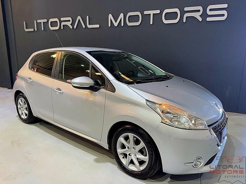 Cinza Usado 2015 Peugeot 208 Active Citadino | € 7.900 (Super Preço) - Imagem 1/3