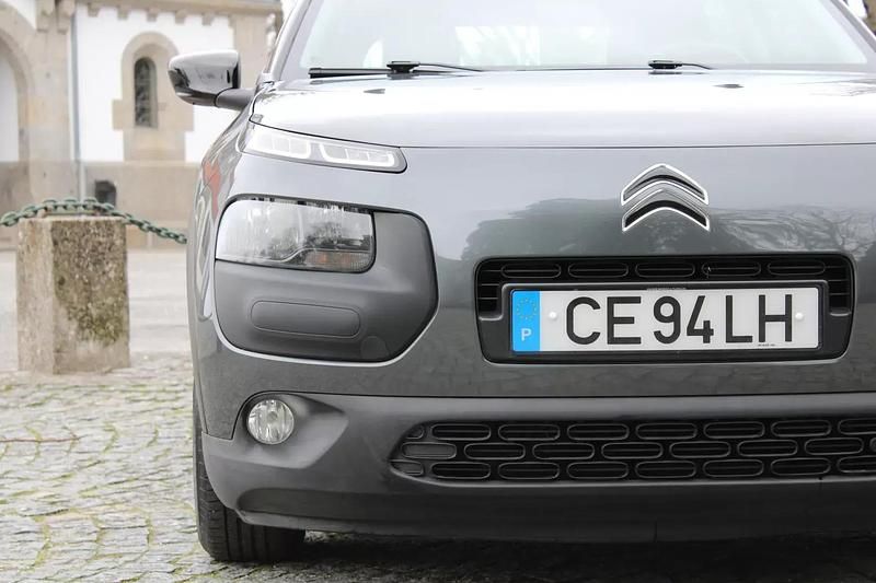 Usado Citroën C4 Shine 100 HP (73 kW) 2015 Cinzento SUV