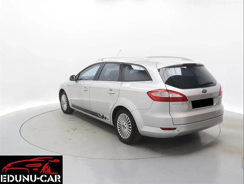 Usado Ford Mondeo Titanium 125 HP (91 kW) 2010 Cinza prata Carrinha