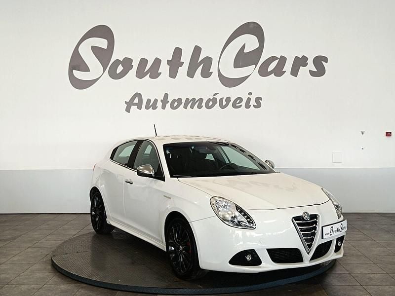Usado Alfa Romeo Giulietta Distinctive 105 HP (77 kW) 2012 Branco Citadino