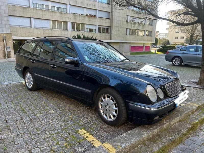 Azul Usado 2002 Mercedes E270 Carrinha | € 8.000 (Preço justo) - Imagem 1/4
