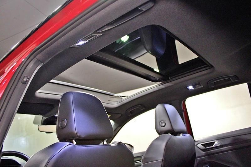 Usado VW T-Roc 150 HP (110 kW) 2024 Vermelho SUV