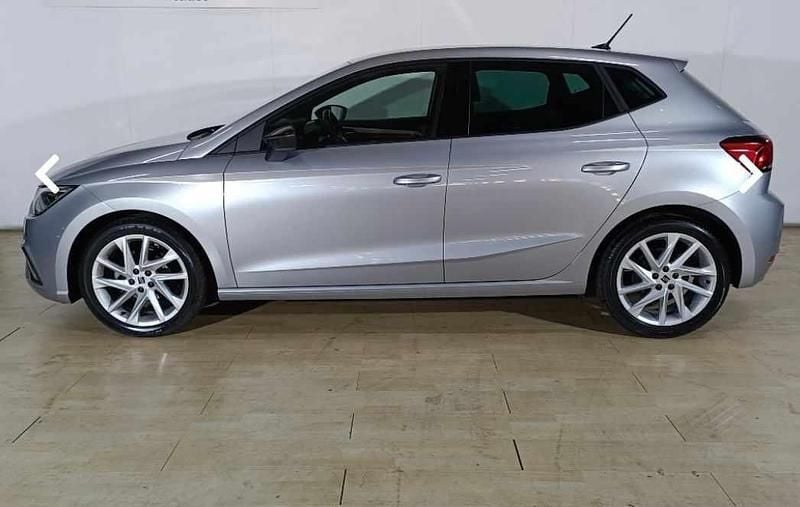 Usado Seat Ibiza 95 HP (69 kW) 2022 Cinzento Citadino