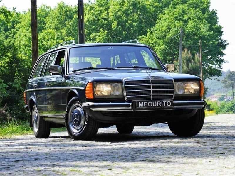 Usado Mercedes E230 134 HP (98 kW) 1980 Azul escuro Carrinha