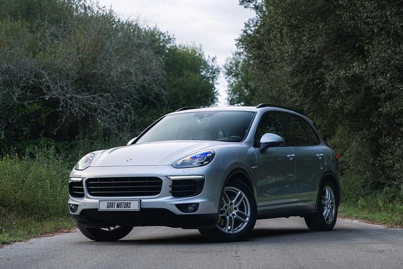 Cinza Usado 2015 Porsche Cayenne S E-Hybrid SUV | € 42.250 (Preço justo) - Imagem 1/4