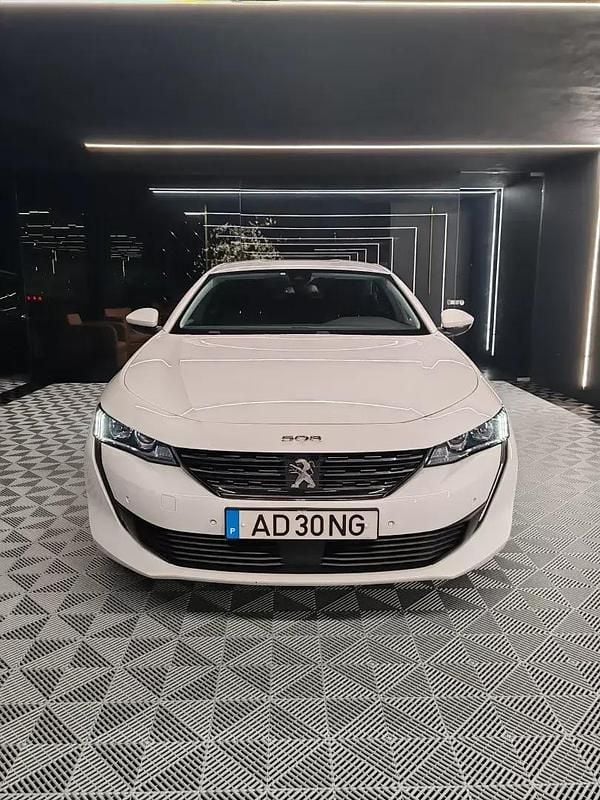 Usado Peugeot 508 Allure 130 HP (95 kW) 2020 Branco pérola Sedan