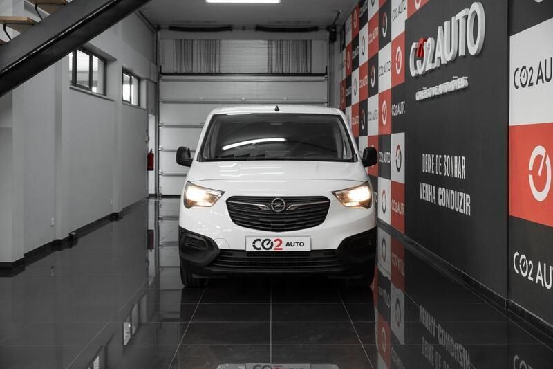 Usado Opel Combo 102 HP (75 kW) 2022 Branco Monovolume