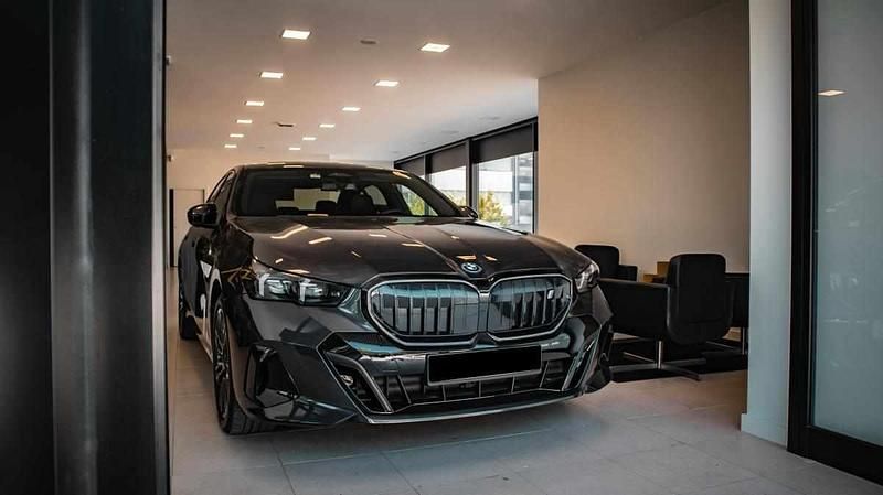 Preto Usado 2023 BMW i5 Sedan | € 52.000 (Preço justo) - Imagem 1/3