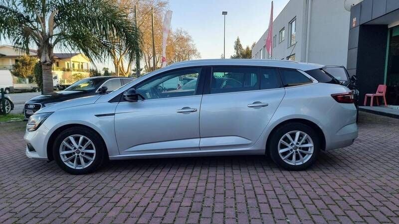 Usado Renault Mégane IV 95 HP (69 kW) 2018 Cinzento Carrinha