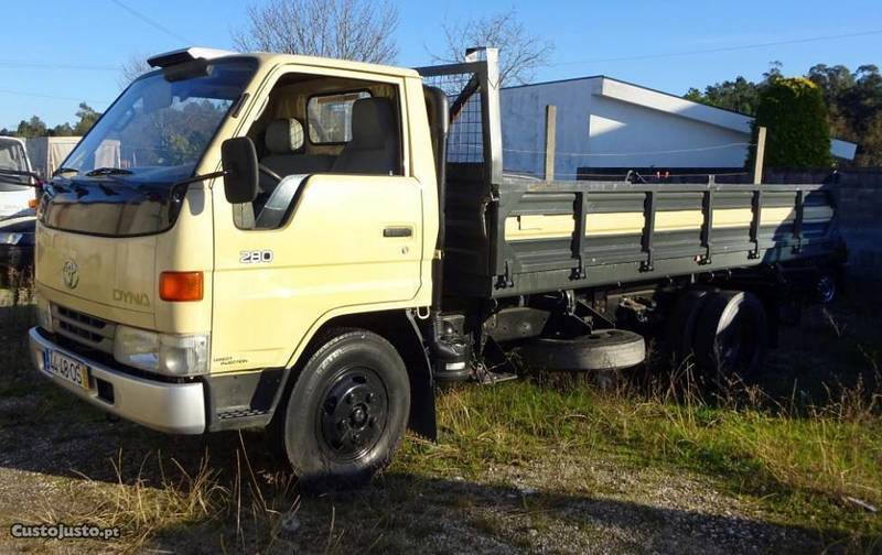 Фары toyota dyna