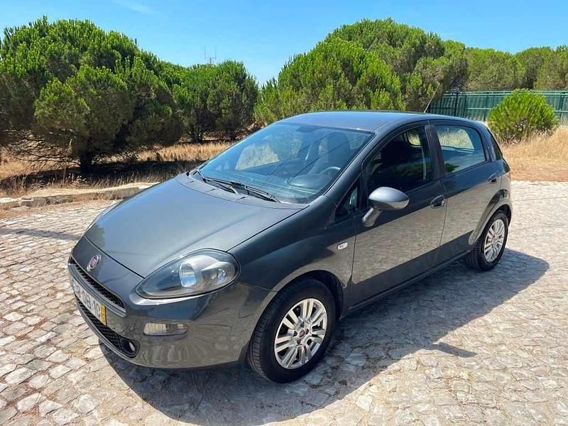 Cinzento Usado 2013 Fiat Punto Citadino | € 6.750 (Preço justo) - Imagem 1/4