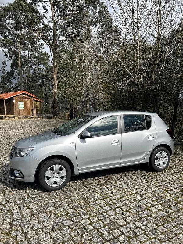 Usado Dacia Sandero 101 HP (74 kW) 2020 Cinzento Citadino
