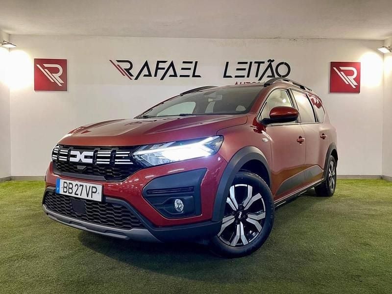 Usado Dacia Jogger Comfort 101 HP (74 kW) 2023 Vermelho Monovolume