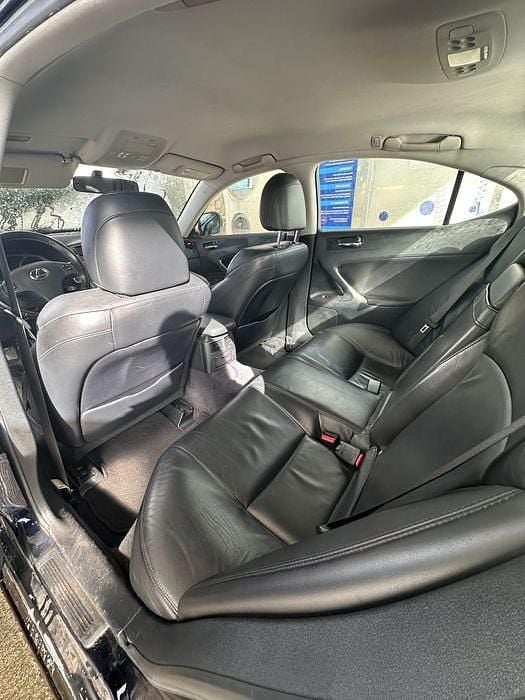 Usado Lexus IS220d Luxury Line 222 HP (163 kW) 2006 Sedan