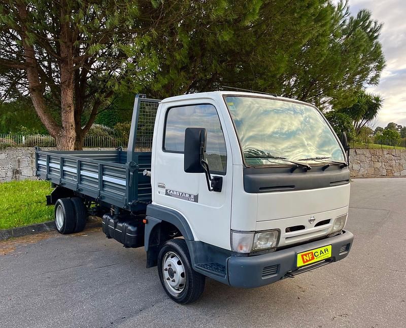 Usado Nissan Cabstar 120 HP (88 kW) 2001 Branco Pickup
