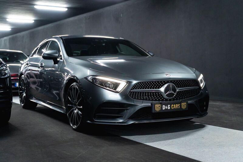 Cinza Usado 2019 Mercedes CLS300 AMG line Sedan | € 44.900 - Imagem 1/4
