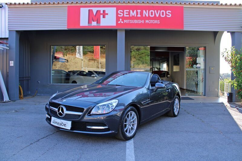 Cinza Usado 2011 Mercedes SLK200 Cabrios | € 21.000 - Imagem 1/4