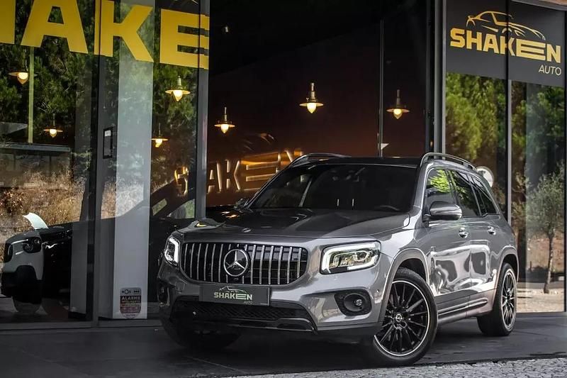 Cinzento Usado 2020 Mercedes GLB200 AMG line SUV | € 37.490 (Preço justo) - Imagem 1/4