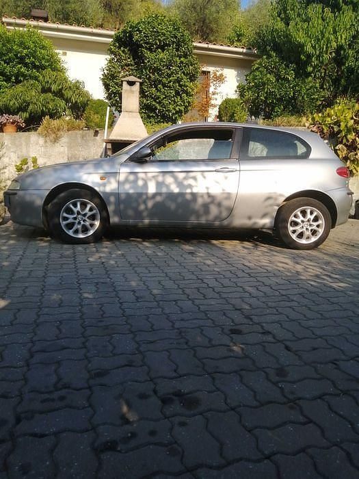 Usado 2001 Alfa Romeo 147 Citadino | € 1.590 - Imagem 1/4