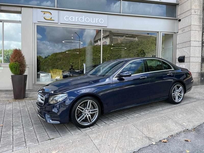Azul camel Usado 2016 Mercedes E220 AMG Sedan | € 31.900 (Preço justo) - Imagem 1/4