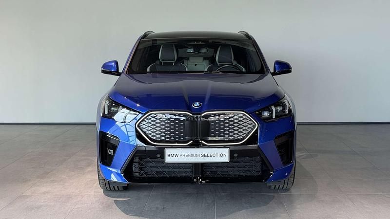 Usado BMW iX2 Comfort Edition 230 kW (313 HP) 2024 Azul portimão metalizada SUV