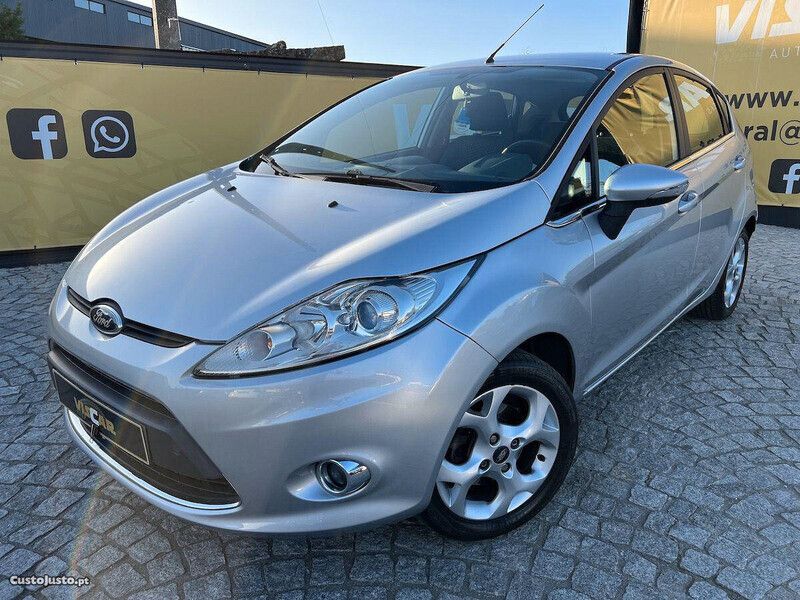 Cinza Usado 2010 Ford Fiesta Titanium Citadino | € 8.690 (Preço justo) - Imagem 1/3