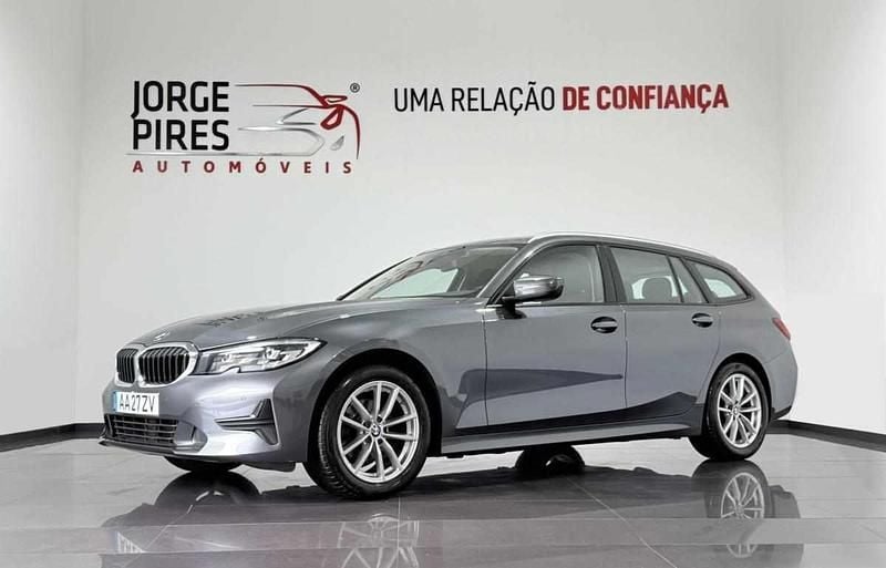 Cinzento Usado 2020 BMW 318 Carrinha | € 24.990 (Bom preço) - Imagem 1/4